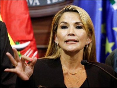 Jeanine Áñez asume la presidencia de Bolivia