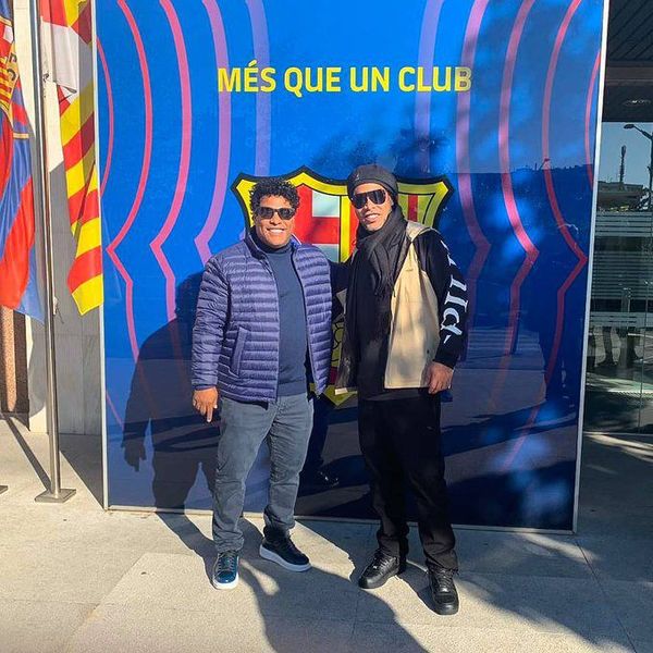 Ronaldinho avisa que habrá “novedades” en el Barcelona - Fútbol - ABC Color