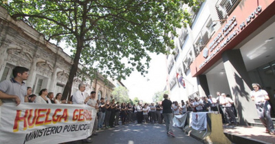 Trabajadores de Fiscalía en huelga por el recorte