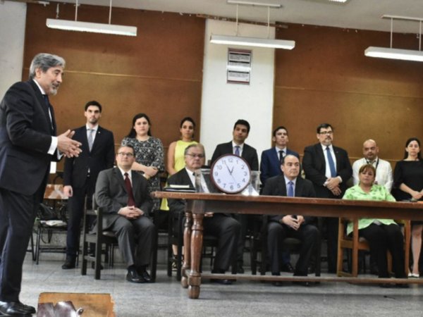 Concurso: Profesor lamenta que quiten materia por aplazo masivo