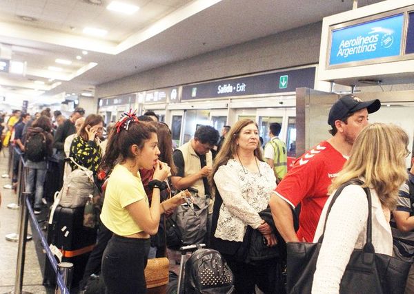 Más de 14.500 varados en Ezeiza y Aeroparque - Internacionales - ABC Color