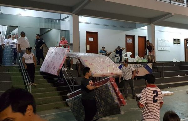 Montan un campamento en la Municipalidad de Lambaré - Nacionales - ABC Color