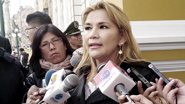 Jeanine Añez se proclamó presidenta de Bolivia | .::Agencia IP::.
