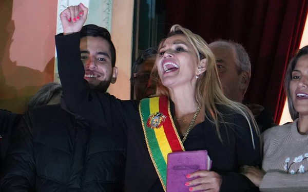Jeanine Áñez asumió la presidencia provisional de Bolivia