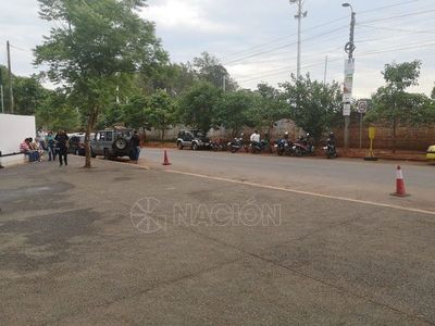 Prohíben vendedores ambulantes en vereda del IPS Ingavi