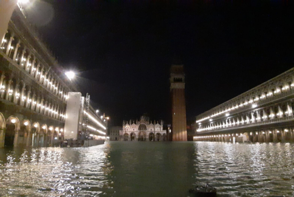 ¡Noche de pesadilla! Las impactantes fotografías de cómo amaneció hoy Venecia