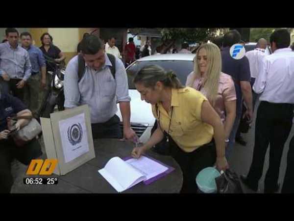 Funcionarios de Hacienda y SET van a huelga