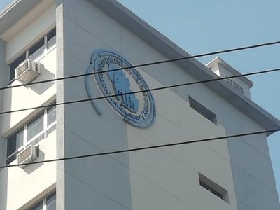 Denuncian que cartel de IPS puede caer sobre algún transeúnte