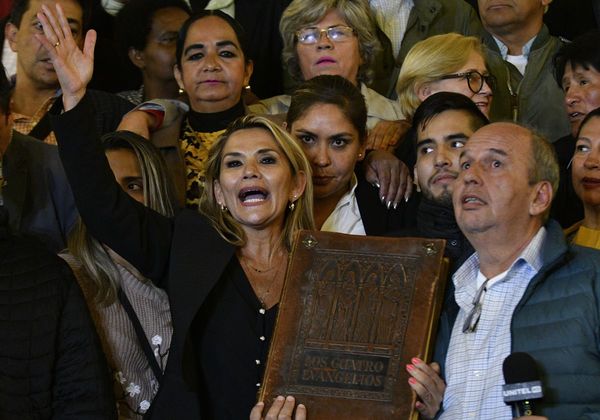 “La Biblia ingresa a Palacio”: el poder político cristiano saca cabeza en Bolivia