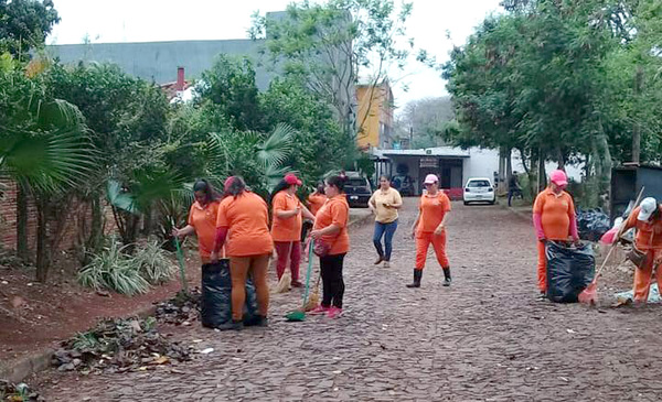 Limpieza de plazas y calles en barrios es un servicio muy requerido en la comuna