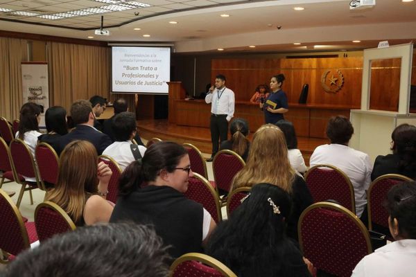 Prosiguen jornadas formativas sobre Buen Trato