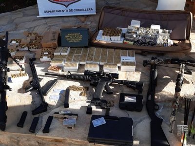 Hallan arsenal en grupo habitacional de Caacupé