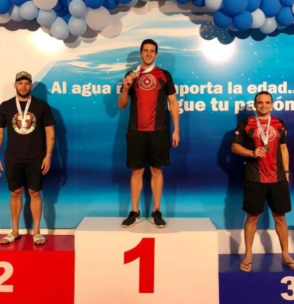 Paraguayos obtienen medallas en el Sudamericano Master de Natación | .::Agencia IP::.
