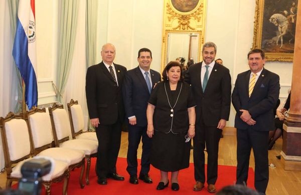 Ministro de la Corte en acto de Premio de Literatura Nacional