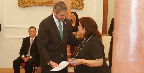 Maribel Barreto, con su libro “Hijo de la Revolución”, recibió el Premio Nacional de Literatura - ADN Paraguayo