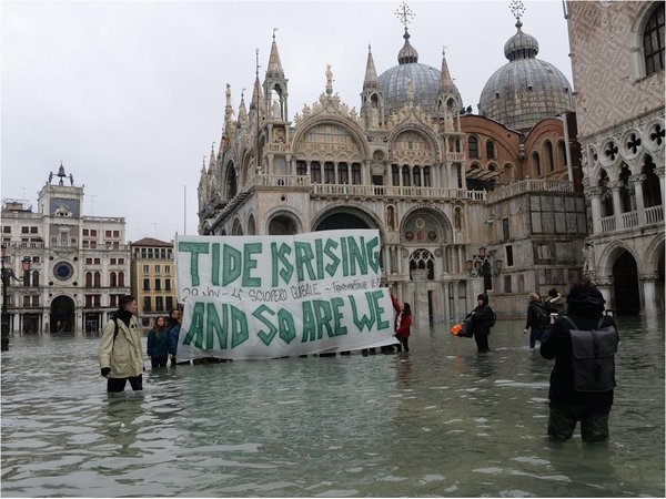 Venecia sufre su peor inundación desde 1966