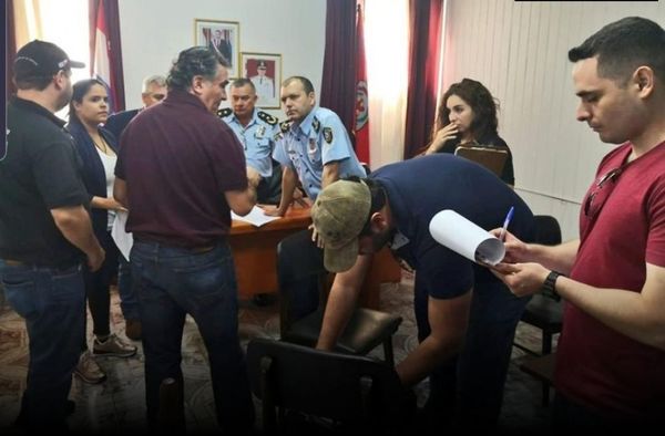 El comisario Nilson Salinas fue liberado hoy tras estar preso por error » Ñanduti