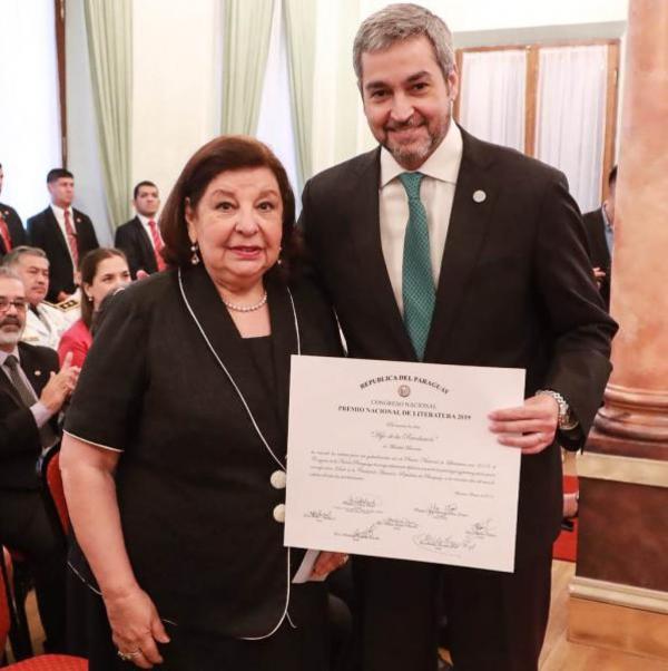 Maribel Barreto recibió Premio Nacional de Literatura 2019