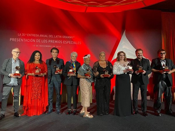De El Puma a Pimpinela pasando por Joan Báez, Latin Grammy honran a mitos