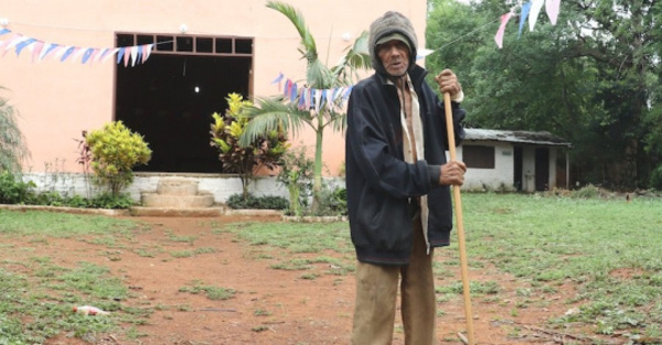 El abuelito que sueña con “existir”