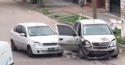 Despechado, preso por chocar 14 veces el auto de su ex