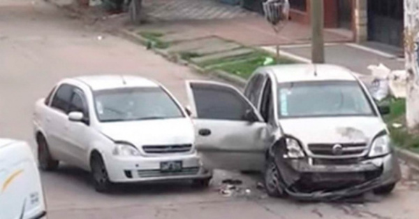 Despechado, preso por chocar 14 veces el auto de su ex