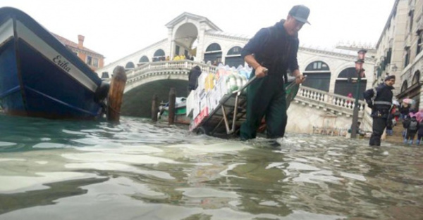 Desastre ko Venecia con la subida del agua