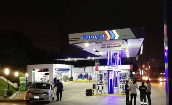HOY / Tras asalto a servicentro muere un delincuente, otro queda herido y los demás huyen