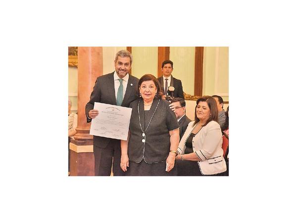 Barreto recibe premio y pide mayor apoyo para la cultura
