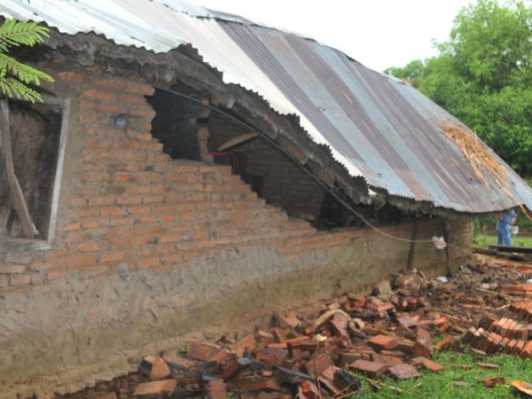 Un fuerte temporal en Ñeembucú arrasó con 35 viviendas y cultivos