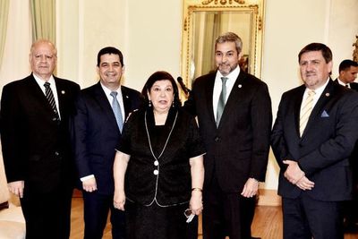 Maribel Barreto recibe Premio Nacional de Literatura 2019  - Artes y Espectáculos - ABC Color