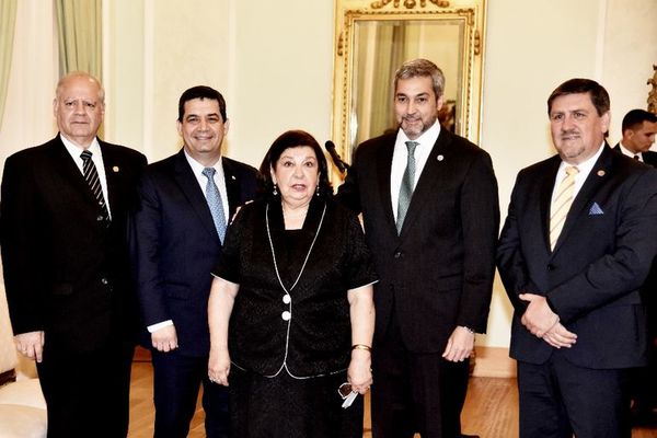 Maribel Barreto recibe Premio Nacional de Literatura 2019 - Artes y Espectáculos - ABC Color