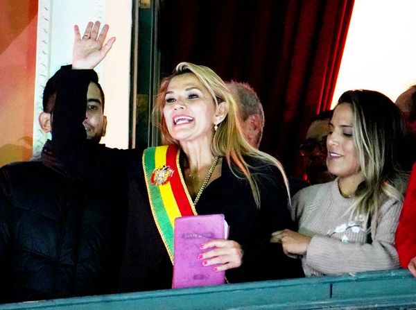 Primera medida: la nueva Presidenta de Bolivia remueve la cúpula militar - Internacionales - ABC Color