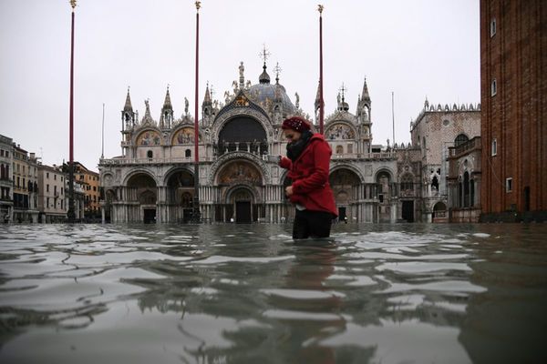 Venecia mira atónita tras una “acqua alta” histórica y dañina