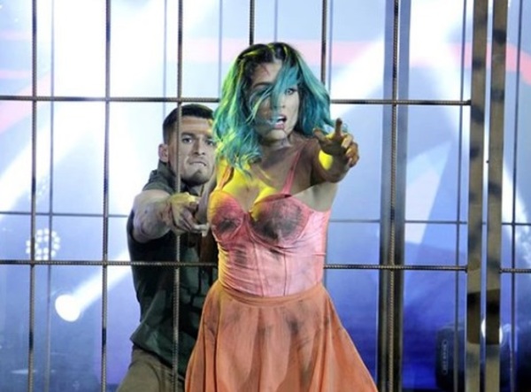 Kasandra Frutos presentó una jaula con consciencia social