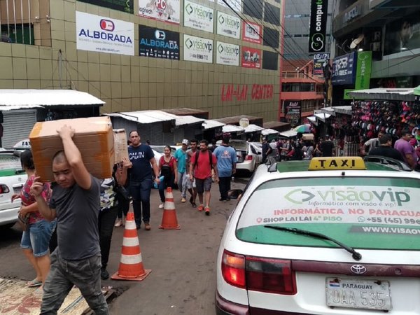 Masiva concurrencia al inicio del Black Friday en Ciudad del Este