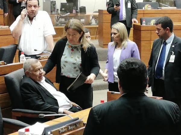 Diputado se desmayó antes del inicio de la sesión - ADN Paraguayo