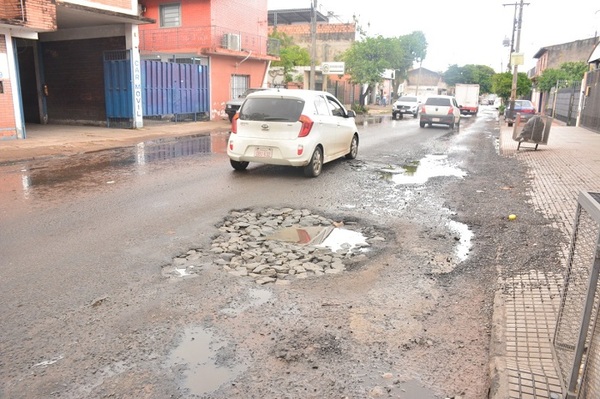 Acceso a Lambaré está minado de baches