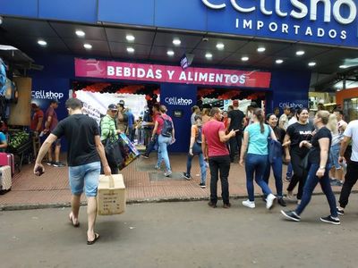 Black Friday se inició con algunas tiendas repletas en el Este