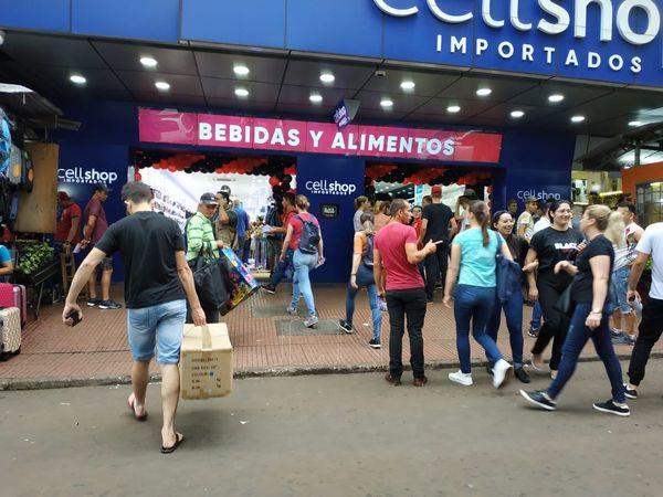 Black Friday se inició con algunas tiendas repletas en el Este