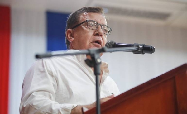 HOY / Arenga de Nicanor: se lanza contra parlamentarios “que piensan en sus amantes”