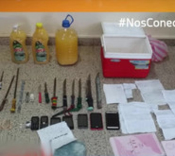Requisan puñales, celulares y droga en cárcel de Encarnación - Paraguay.com