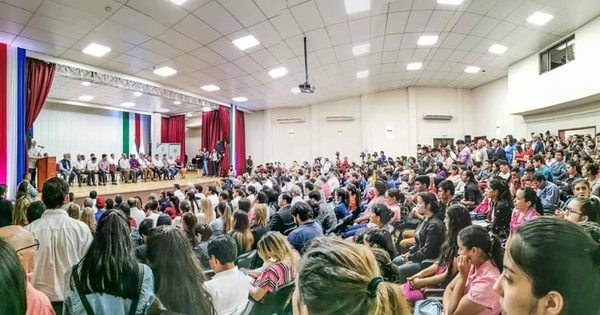 EBY ENTREGÓ APORTES A ESTUDIANTES Y FUNCIONARIOS DE SALUD