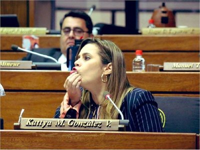 Kattya González asegura que Cámara de Diputados tocó fondo