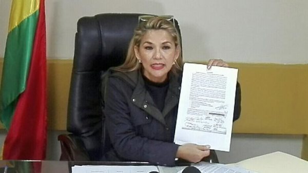 La presidenta interina de Bolivia convocará a elecciones incluso sin aval parlamentario | .::Agencia IP::.