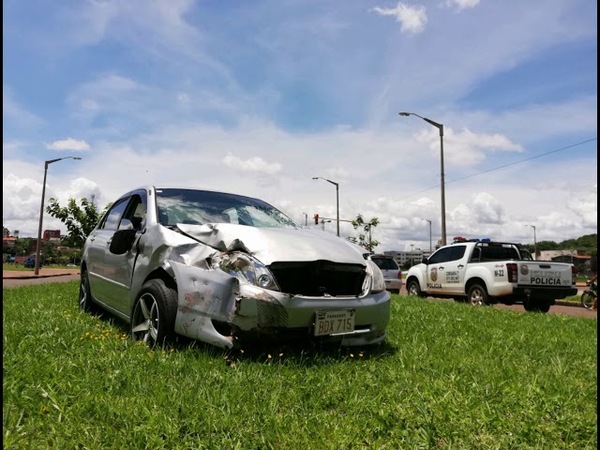 APARATOSO ACCIDENTE SOBRE LA AVDA. JAPÓN Y MCAL. LÓPEZ