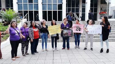 Frente al Palacio de Justicia lanzan la marcha del #25N - Nacionales - ABC Color