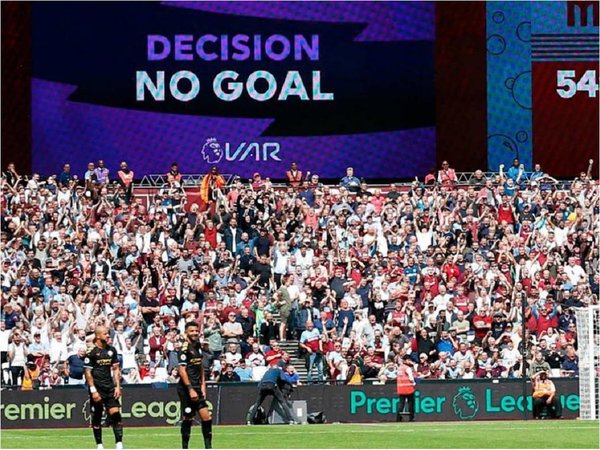 La Premier League se compromete a mejorar el VAR