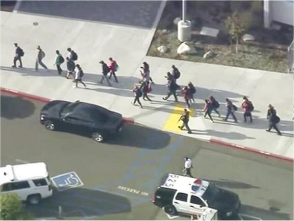 Al menos seis heridos en un tiroteo en una escuela de Los Ángeles