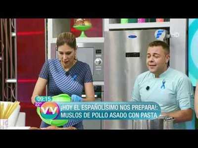 Muslo de pollo asado con pastas y Torrijas de leche de coco.